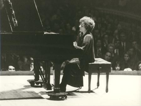 El primer concierto de Maria João Pires en el Palau con Ibercamera en 1986