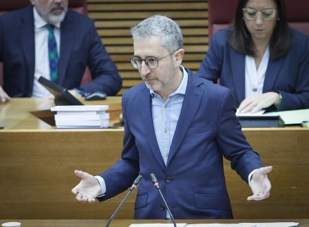 Arcadi España defiende la enmienda a la totalidad del PSPV.
