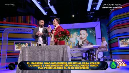 Cobre y canela, elementos clave del ritual del Maestro Joao para la Lotería de Navidad 2023