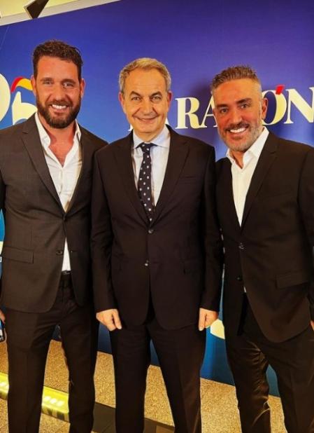 Fran Antón y Kiko Hernández le piden una foto a Zapatero