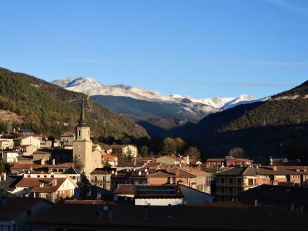 Vista del Pirineo oriental desde Campdevànol.