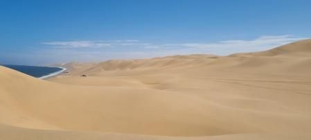 El desierto de Namibia es uno de los más antiguos y secos del mundo, se extiende a lo largo de la costa cubriendo un área considerable