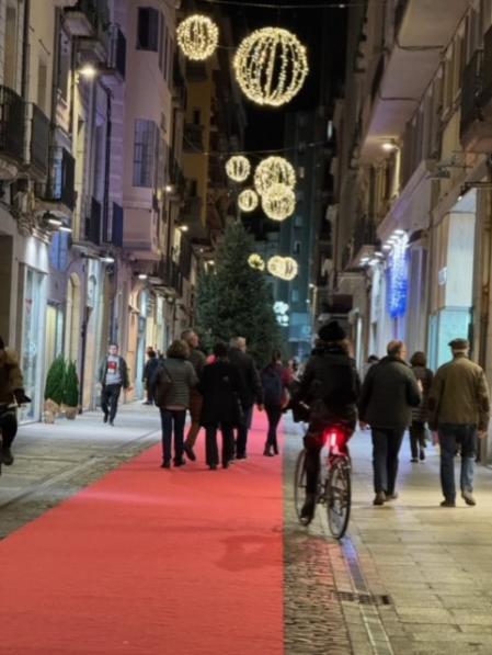 Ambiente navideño en Girona.