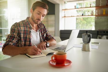 Comprar  la agenda para el año 24 da vértigo ver todas esas hojas en blanco.