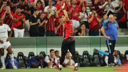 Vitor Roque se despide de su afición