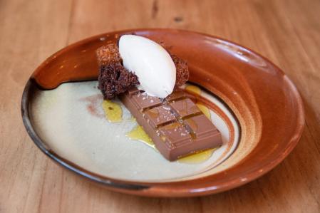 El 'Berenem', con helado de pan tostado, cremoso de chocolate, sal y aceite