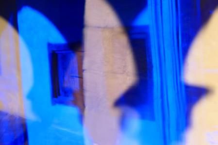 Difuminado azul en la arquitectura del monasterio de Pedralbes.