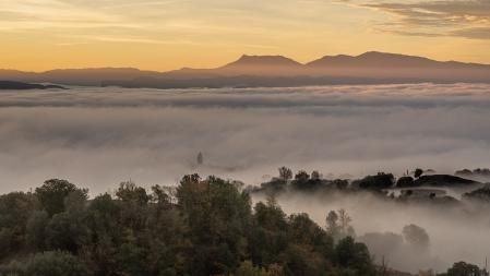 Nieblas en la Plana de Vic visto desde Sant Pere de Torelló.