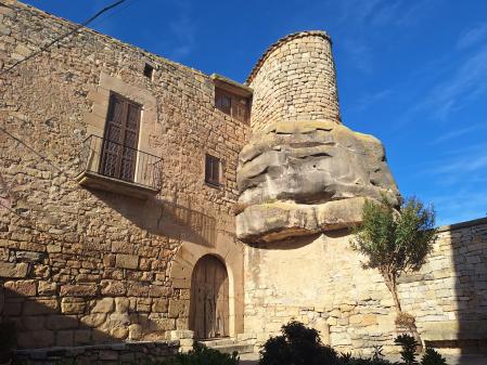 Casa que aprovecha el terreno.