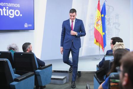 El líder socialista y presidente del Gobierno en funciones, Pedro Sánchez, durante la rueda de prensa ofrecida tras la reunión mantenida con el rey Felipe VI, en el marco de la ronda de contactos que el Monarca ha llevado a cabo para designar nuevo candidato al Gobierno de España, este martes en el Palacio de La Moncloa. Foto Emilia Gutierrez 03/10/2023