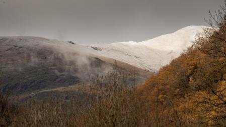 Vista del Puig de Fontlletera nevado.