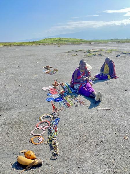 Mujeres masái con sus productos.