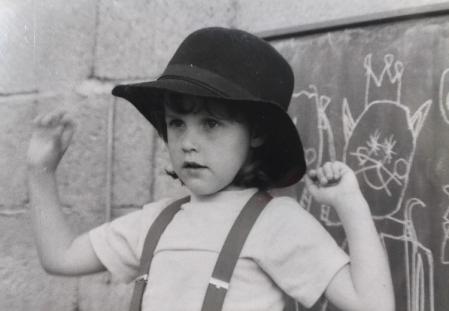 La escritora Sabina Urraca de pequeña