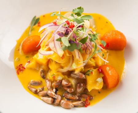 En Perú el maíz frito se sirve como acompañante del ceviche