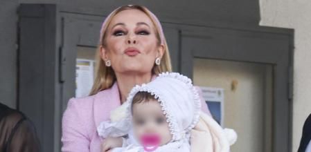 El faldón con el Ana Obregón ha bautizado a su nieta se utilizó por primera vez en 1938 y pertenece a la Familia Real