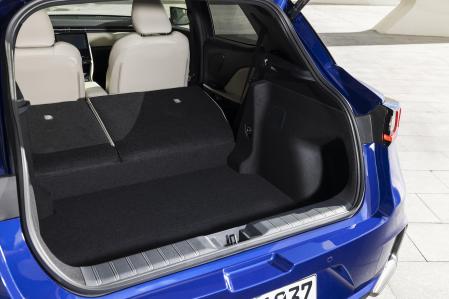 La compacta carrocería del nuevo LBX permite disfrutar de un maletero de 402 litros, 317 litros en las versiones 4x4&nbsp;