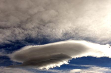 Nubes lenticulares captadas desde las casas del Mir.