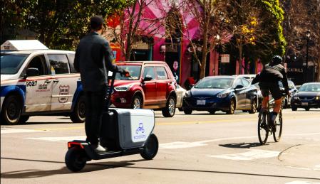 Scootility, el práctico patinete eléctrico que busca revolucionar el reparto a domicilio.