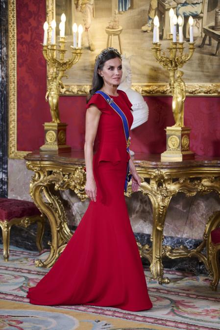 MADRID, SPAIN - MAY 03: Queen Letizia of Spain poses for the photofraphers before the Gala dinner for the President of Colombia Gustavo Francisco Petro and his wife Veronica Alcocer at the Royal Palace on May 03, 2023 in Madrid, Spain. (Photo by Carlos Alvarez/Getty Images)