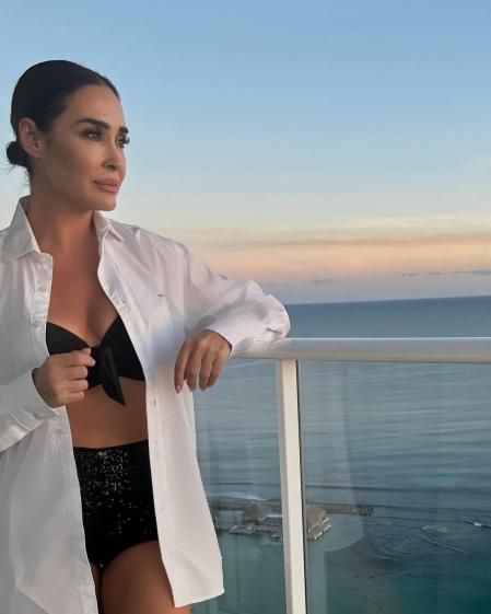 Vicky Martín Berrocal con su look con shorts de Calzedonia