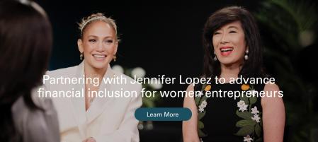 Jennifer Lopez durante su charla para Grameen America