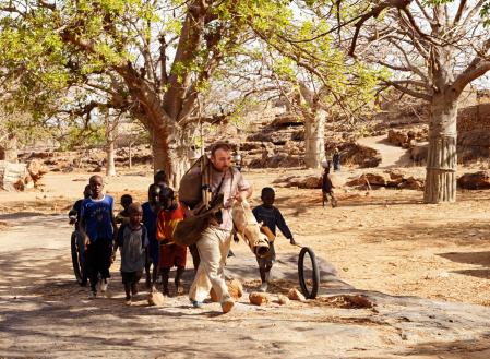 Fotograma del documental de Isaki Lacuesta  ‘Los pasos dobles’ sobre Miquel Barceló, quien expondrá en La Pedrera  su producción como ceramista