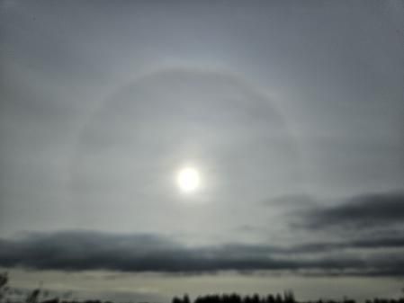 Halo solar en el pueblo de Cabanes.