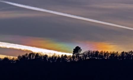 Espectacular cielo de iridiscencias en Vic.