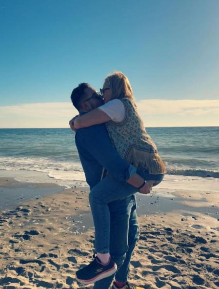 Belén Esteban y Miguel Marcos en la playa