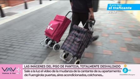 Imágenes de la mudanza de Isabel Pantoja en su piso de Fuengirola