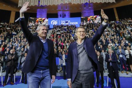 El presidente de Galicia, Alfonso Rueda, y el líder del PP, Alberto Núñez Feijóo
