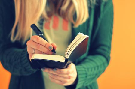 Escribir un diario ayuda a enfocarnos y pasar de una mente nublada a una clara