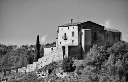 Vista de la masía castillo de Tornamira.
