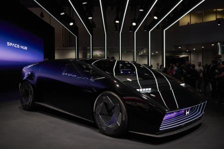 El Saloon es una berlina coupé de corte deportivo con un diseño futurista&nbsp;