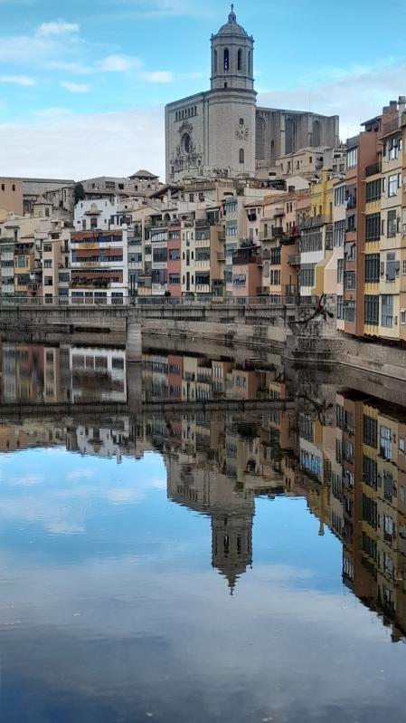 Reflejos en el río Onyar de Girona.