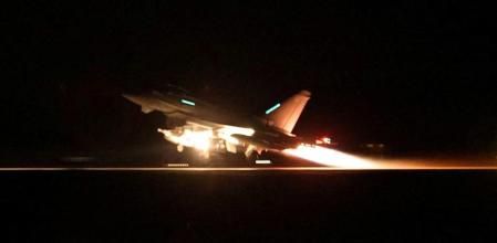 EE.UU. y el Reino Unido lanzan un ataque contra los hutíes en Yemen