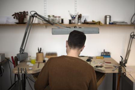 Marc Monzó trabaja de forma artesanal todas y cada una de sus piezas