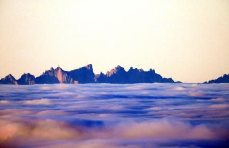 Mar de niebla visto desde el santuario de Bellmunt.