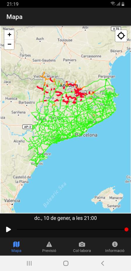 En rojo, los tramos de carretera afectados por la nieve, en la app Carretara Nevada, y donde es probable el uso de cadenas