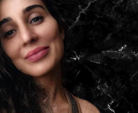 La artista Elham Modarresi