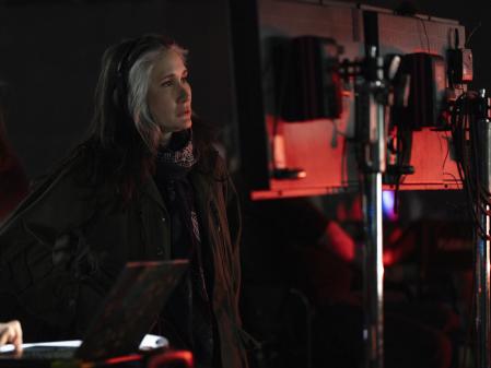 Issa López dirige los seis episodios y también los escribe (o coescribe) todos.