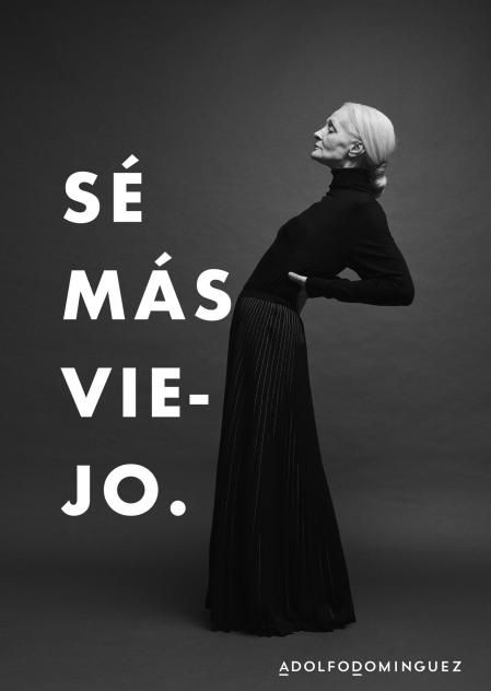 Por toda la fábrica aparecen anuncios de neón en las paredes con frases motivacionales extraídas de los últimos eslóganes