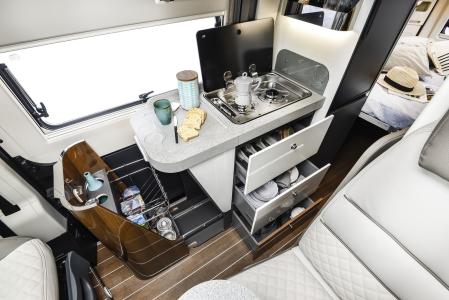 Interior del camper Mobilvetta Admiral K5.1