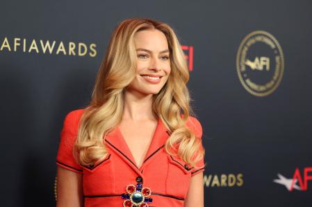 Margot Robbie con el 'total look' de Chanel en los AFI Awards