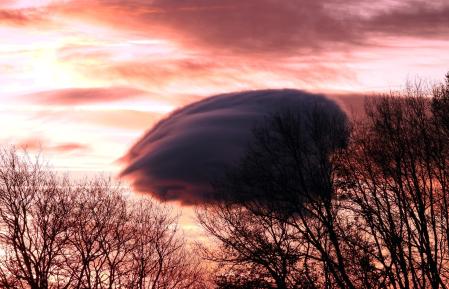 Espectáculo de nubes en el santuario del Far.