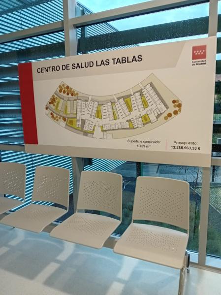 Cartel informativo del plano del ambulatorio y su coste