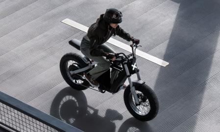 Olvídate de la ciudad con este ciclomotor eléctrico para disfrutar de vibrantes rutas offroad.