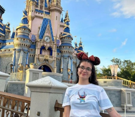 Candelaria cumpliendo su sueño de visitar el parque de Disney