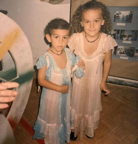 Georgina Rodríguez junto a su hermana Ivana de pequeñas