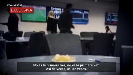 La murciana aparece muy nerviosa y enfadada en una sala de juegos